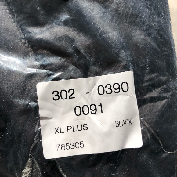 NWT black packable jacket in black and pink XL puffy - Picture 5 of 7